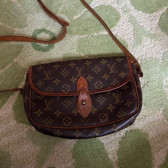 Louis Vuitton satchel - Picture 1 of 16